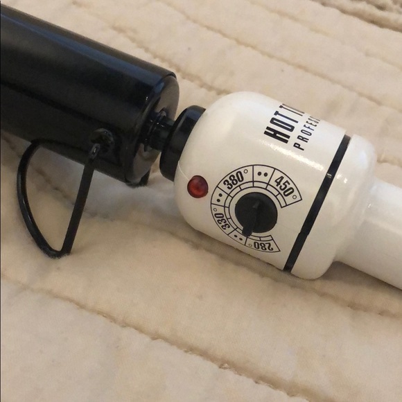 Hot Tools NanoCeramic 1 1/4'' Curling Wand - Picture 2 of 6